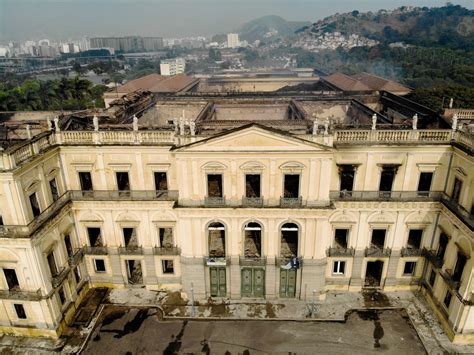 Museu Nacional fica completamente destruído após incêndio FOTOS Rio