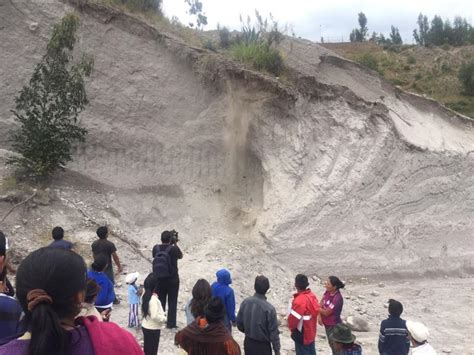 Un Menor Muere Sepultado Por Un Alud En Una Cantera De Latacunga