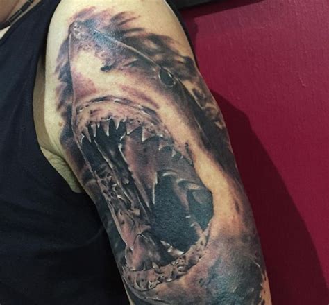 12 Fantastische Hai Tattoos und ihre Bedeutungen