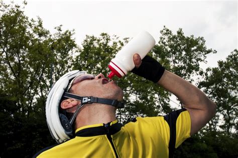 Health Benefits of Isotonic Drinks | livestrong