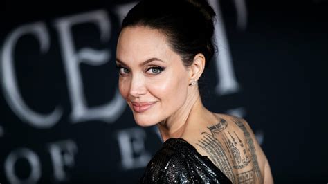 How To Get Angelina Jolies Signature Makeup Look