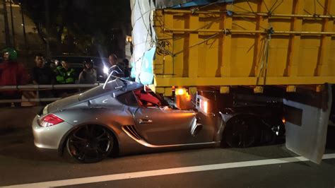 Porsche Hantam Truk Di Ruas Tol Dalkot Kuningan Pengemudi Meninggal Di