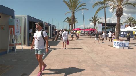 El Race Village Lespai Des Don Seguir Les Regates I Les Activitats