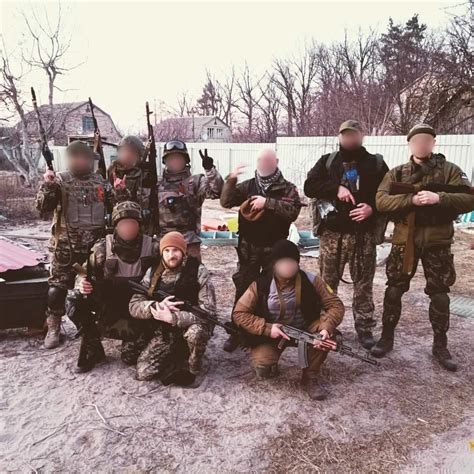Старший солдат Олександр Горбільов служить на посаді стрільця роти ...