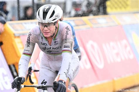 Lotte Kopecky Surpreende Na Fleche Wallonne Feminina Mas Apenas Como