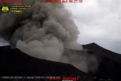 Erupsi Gunung Marapi Semburkan Abu Vulkanik Setinggi Meter Di Atas