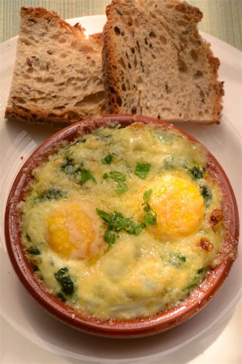 Les petits plats dans les grands Oeufs cocotte épinards comté