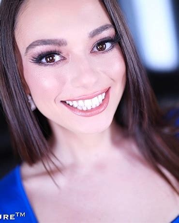 Amateur Allure Welcomes Sophia Burns Gorgeous Brunette Gives A Blowjob