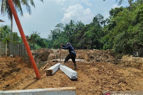 Pembangunan Tahap Pertama Jembatan Kaong Manakin Telan Dana Rp