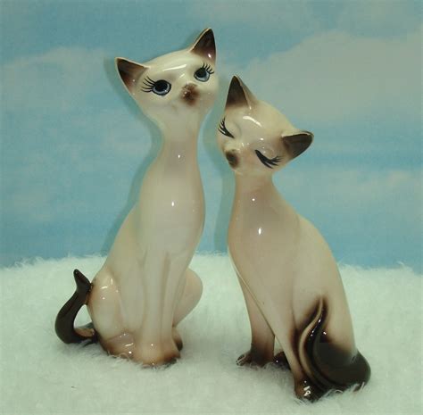 Pretty Siamese Cat Figurines Set Of Two Vintage