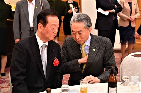 輿石東氏パーティーに与野党重鎮、麻生太郎氏「泉氏指導を」 小沢一郎氏「政権崩壊近い」 産経ニュース