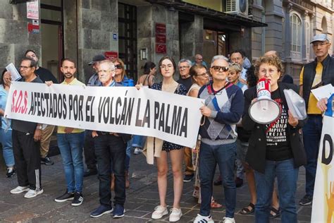 Los Afectados Por El Volcán De La Palma Piden Ante El Parlamento “derechos Dignidad Y Futuro”