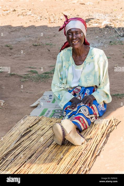 Zimbabwean Woman Hi Res Stock Photography And Images Alamy