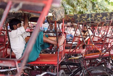 Lockdown Rickshaw Pullers In Delhi