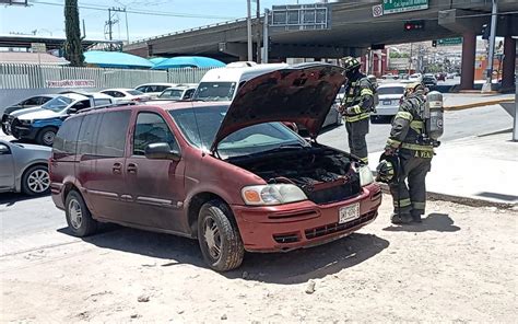 Corto Circuito Provoca Incendio De Camioneta En El Perif Rico De La