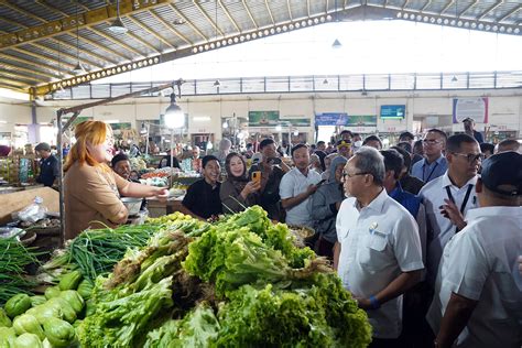 Pemantauan Harga Dan Stok Bapok Di Pasar Sehat Soreang Bandung