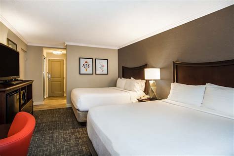 Rooms At The Holiday Inn Resort, A Leader Among Lake George Hotels