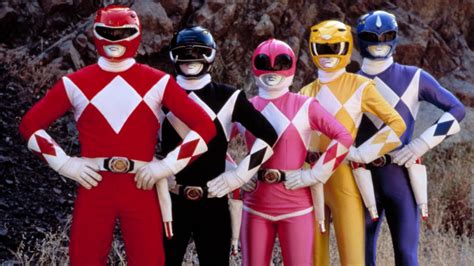 Os Mighty Morphin Power Rangers Se Vestem E Provocam Nostalgia Nas