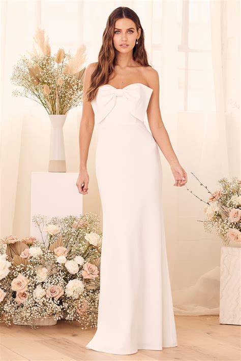 Simple Minimalist Wedding Dresses That Will Stun On Your Big Day