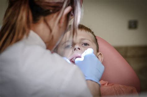 How Laughing Gas Helps A Dentist To Manage Kid's Sedation - ELMENS