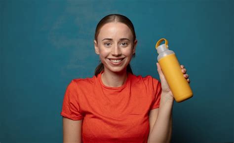 Une Jeune Femme Blonde Photo Gratuite