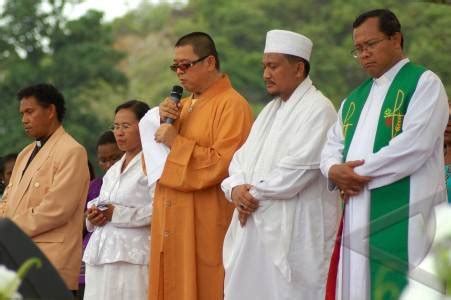 Contoh Toleransi Antar Umat Beragama Dalam Kehidupan Sehari Hari | The ...