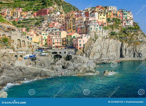 Manarola Bay Above Cliffs, Cinque Terre, Liguria, Italy with Boats ...