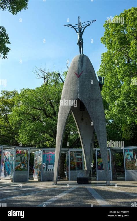 Childrens Peace Monument In Der Hiroshima Peace Memorial Park In