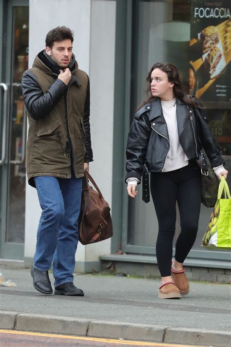 ELLIE LEACH Heads off to Training in Manchester 11/22/2023 – HawtCelebs