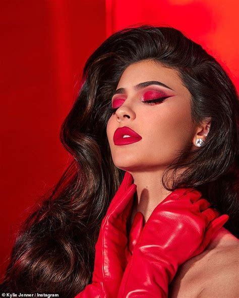 Stunning Kylie Gave A Sultry Pose While Modeling Her New Makeup