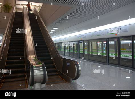 Shanghai Line 2 Hi Res Stock Photography And Images Alamy