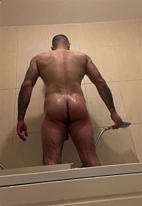 Onlyfans Men On Twitter Rt Hmoneyuk Whos Gna Cum Help Me Shower