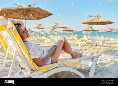 Relax Sun Lounger Mature Woman Hi Res Stock Photography And Images Alamy