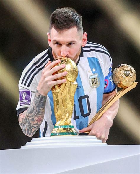 Messi Kissing World Cup Trophy Wallpapers For iPhone