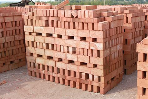 Кирпич М150 – цена на рабочий полнотелый кирпич