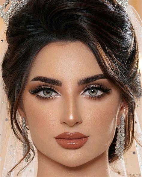 Pin By Khawlah On Makeup Looks Perfect Nude Lipstick Medium Long Haircuts Medium Length Hair