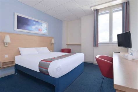 Travelodge Leeds Bradford Airport hotel | englandrover.com