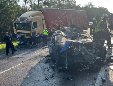 На Волині вранці в смертельній аварії загинуло двоє людей. ФОТО