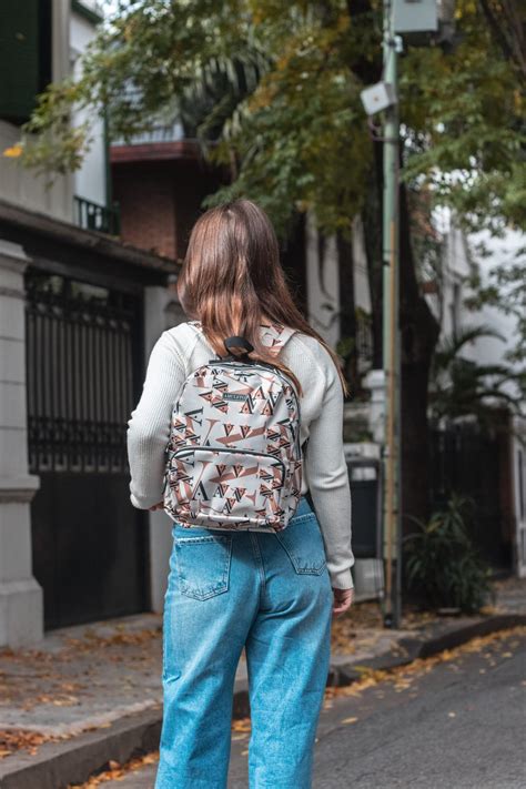 Mochila M Retro Nude Amuleto