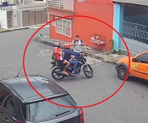 Notícias Motoqueiros tocam o terror onda de assaltos no bairro