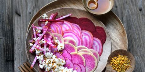 Carpaccio de betterave au fromage de chèvre et aux grains de pollen