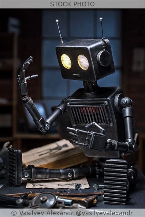 Robot toy on table in the workshop of its creator в 2024 г | Фотографии ...