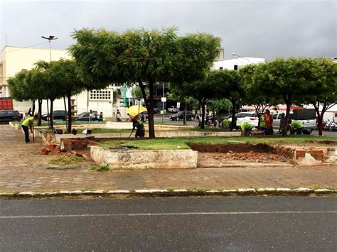 Prefeitura De Picos Inicia Revitaliza O Da Pra A Josino Ferreira Gp