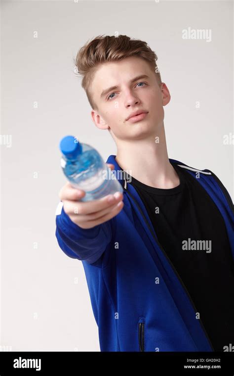 male athlete with water bottle Stock Photo - Alamy