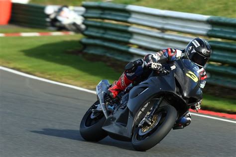 First Pics Dunlop Tests Bennetts Suzuki At Mallory Bikesport News