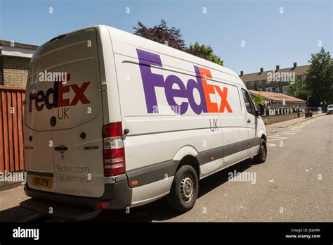 Fedex Van Uk Hi Res Stock Photography And Images Alamy