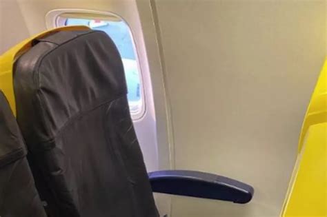 Photo Shows Glaring Issue With Window Seat Ryanair