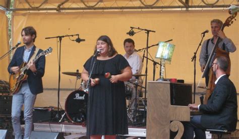 Poitiers Magie Impro Et Chansons Au Food Trucks Festival 86