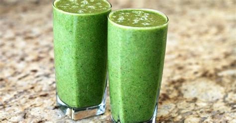 Smoothie De Vara Pentru Cresterea Imunitatii Cu Spirulina Si Apa De Cocos