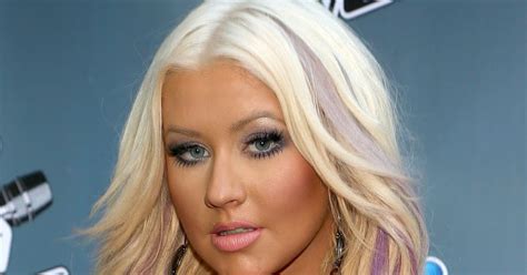 Curvy Celebs Christina Aguilera Showed Some Really Lovely Cleavage At